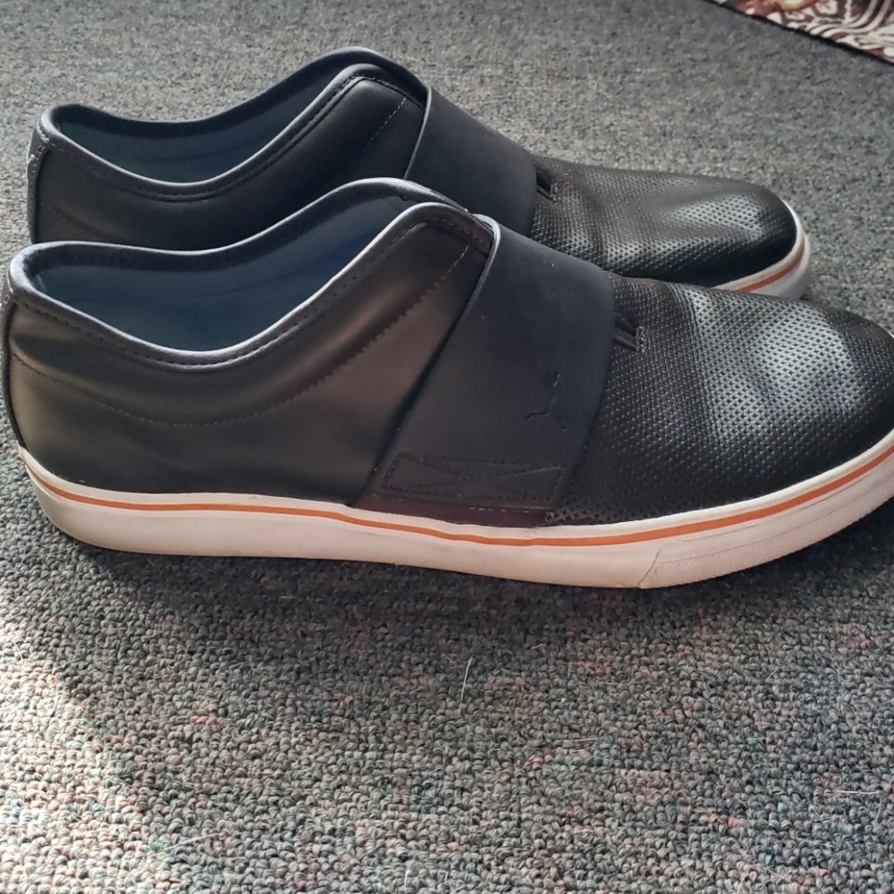 Mens size 11 Puma slip on